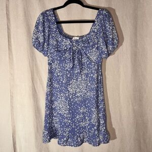 Sienna Sky Flowy Ruffled Short Sleeve Summer Dress - Small in Blue and White